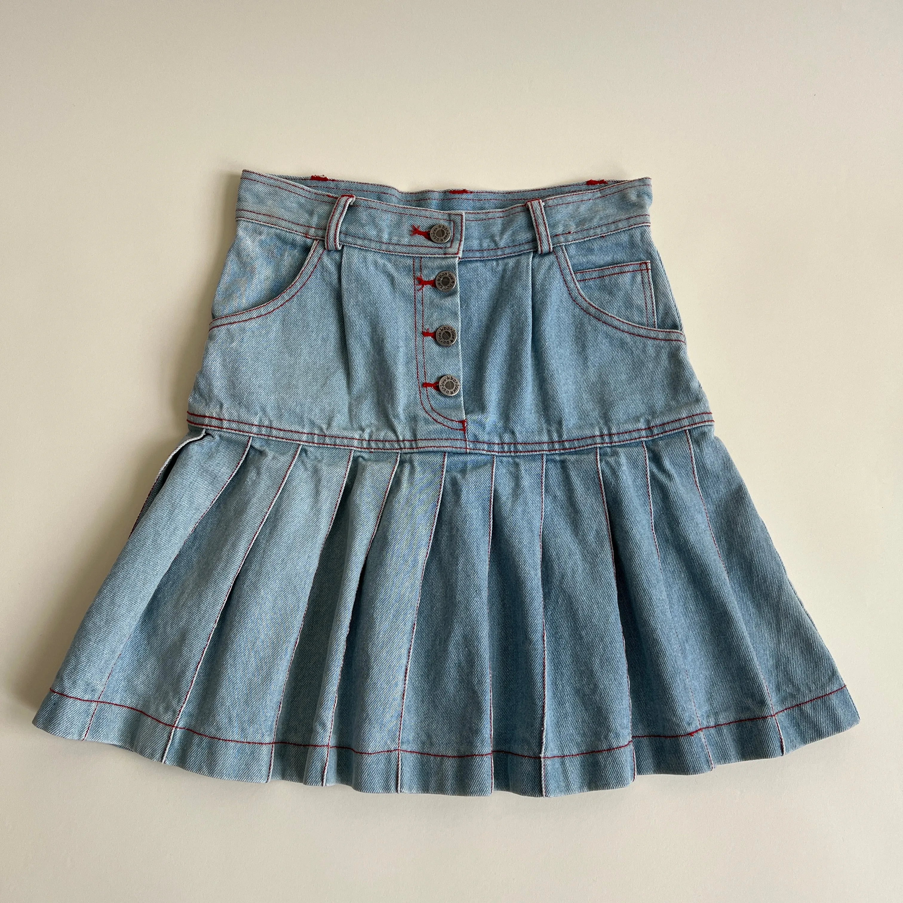 00s denim pleated mini flare skirt (XS)