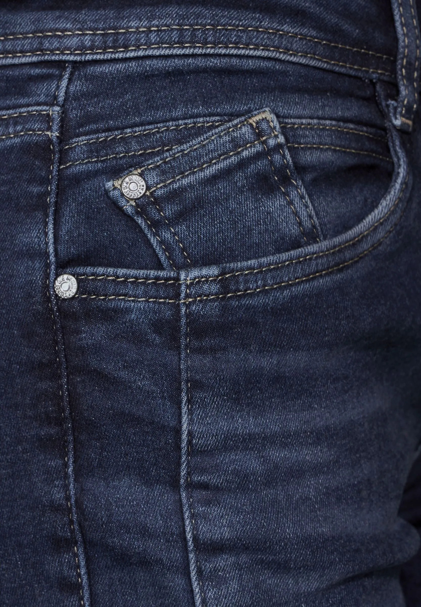 Casual Fit Jeans