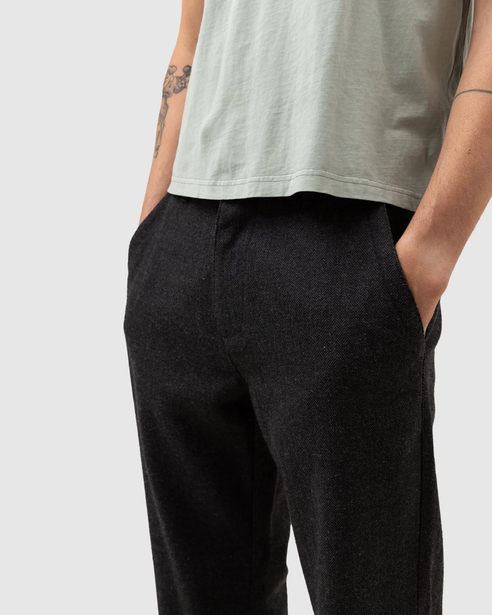 MENS ESSENTIAL PANTS